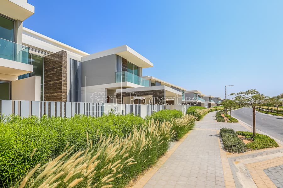 Parkway Vistas Villas, photograph 1 of 2