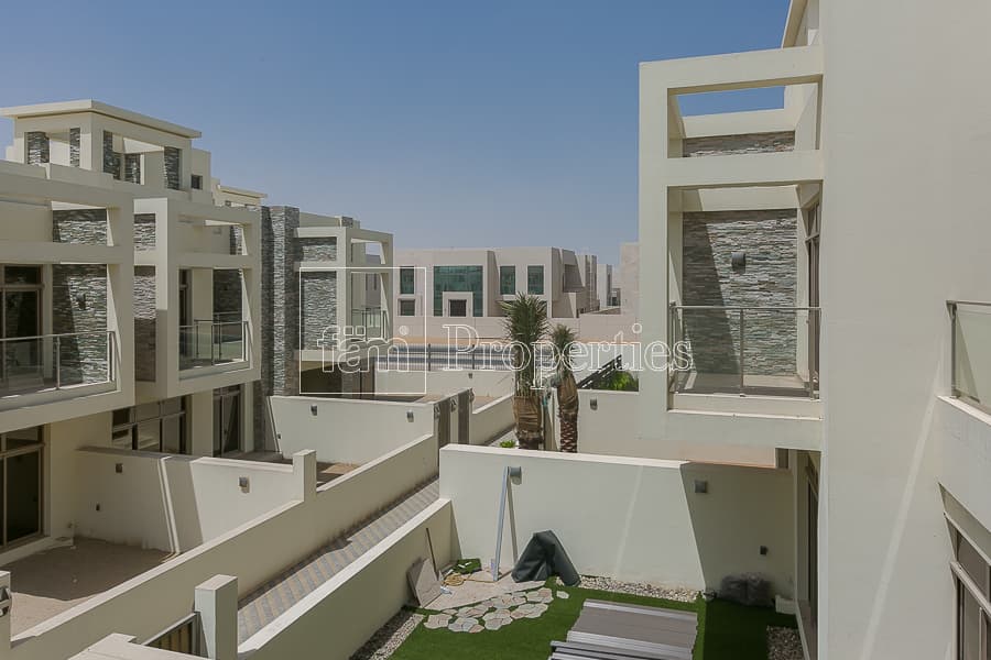 The Polo Townhouses, photograph 2 of 7
