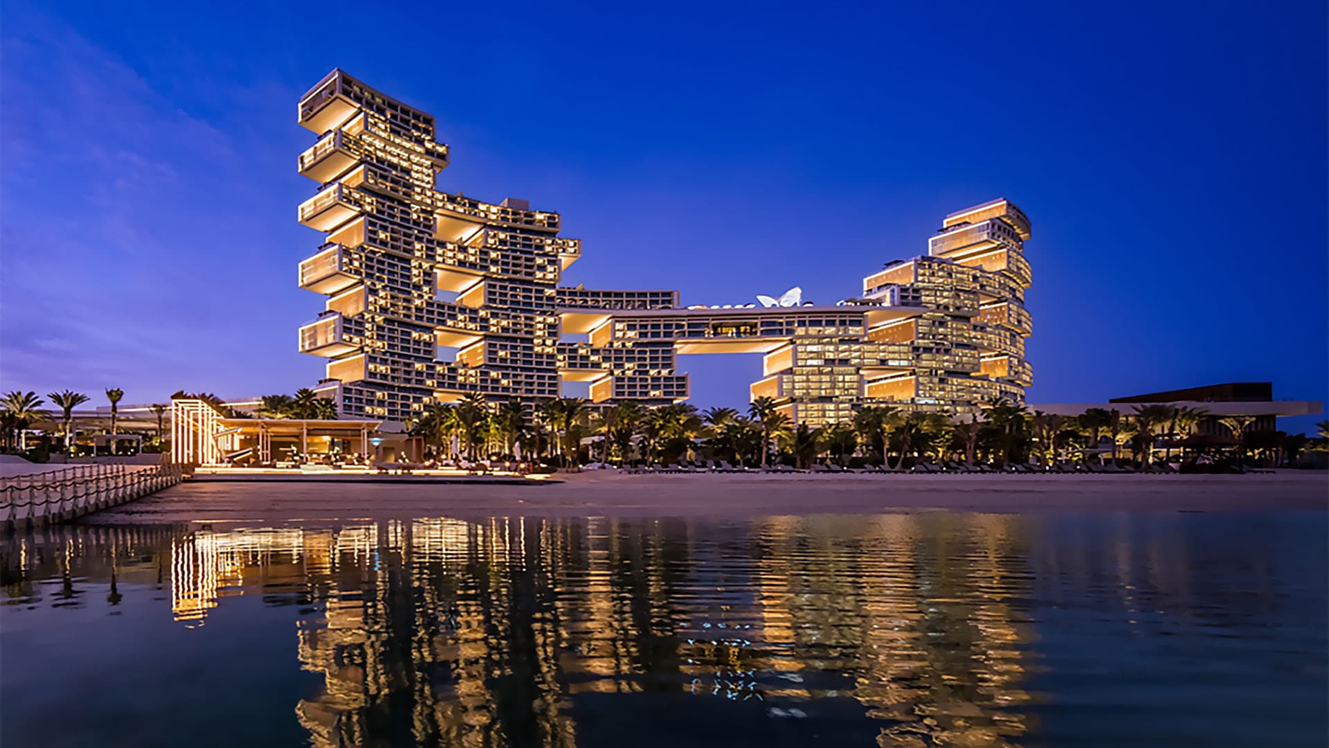 The Royal Atlantis Residences, photograph 1 of 13