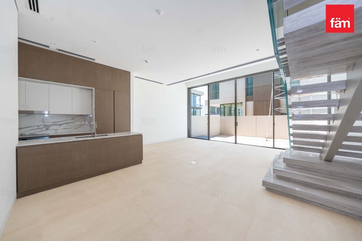 3 bedroom townhouse in Nad Al Sheba Gardens Phase 2, photograph 1 of 20