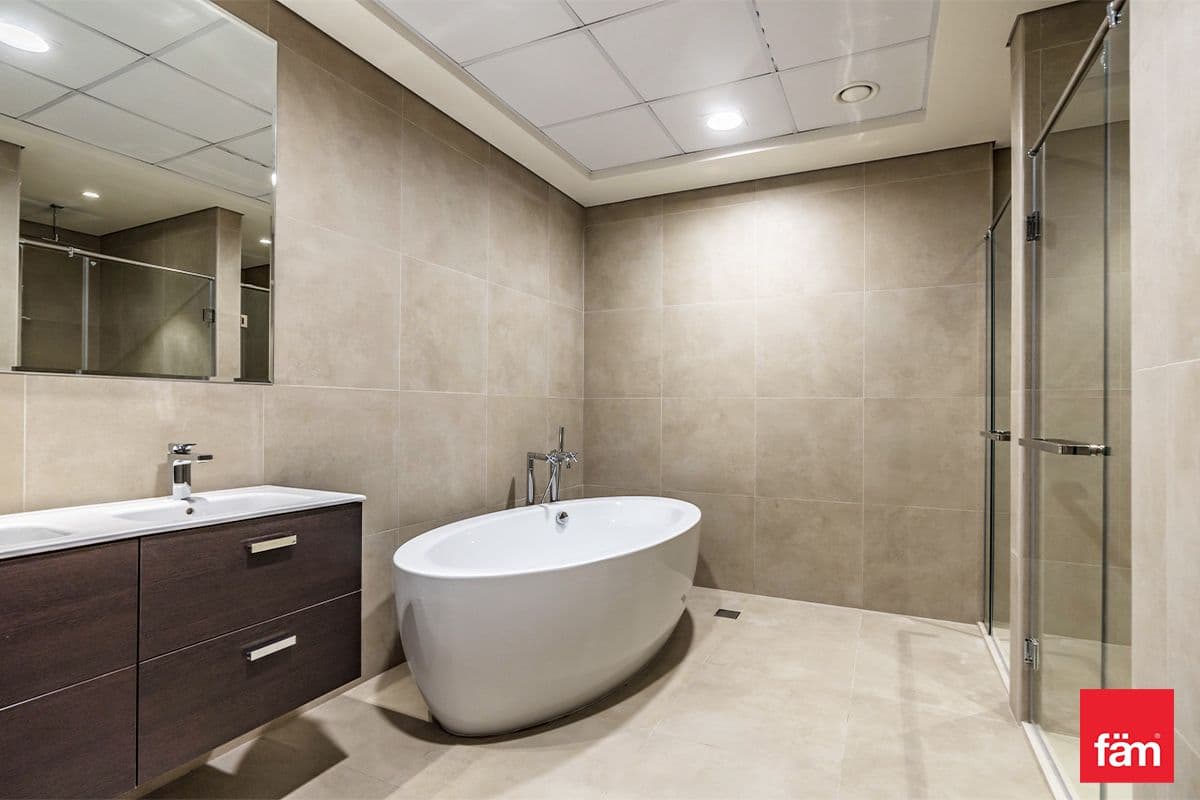 3 bedroom penthouse in Marina Arcade Tower, photograph 13 of 20