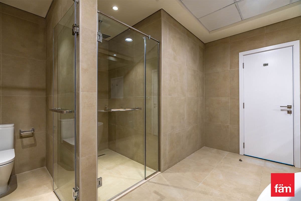 3 bedroom penthouse in Marina Arcade Tower, photograph 15 of 20