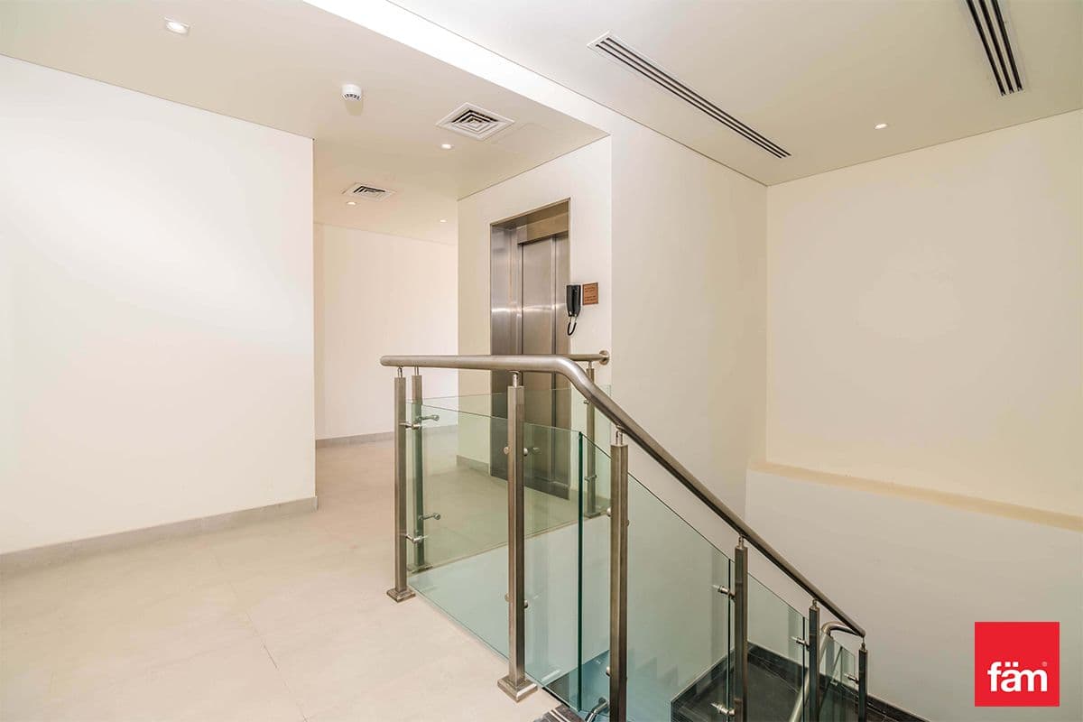 3 bedroom penthouse in Marina Arcade Tower, photograph 18 of 20