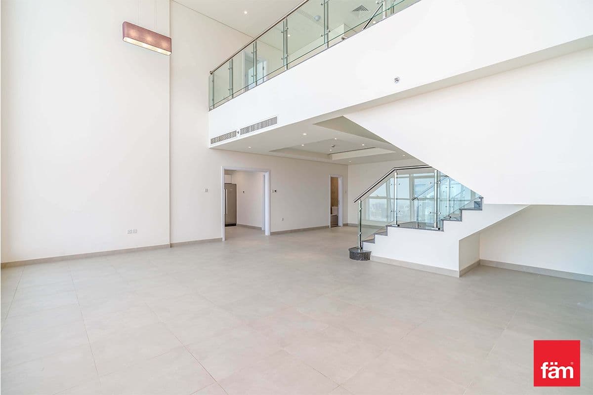 3 bedroom penthouse in Marina Arcade Tower, photograph 7 of 20