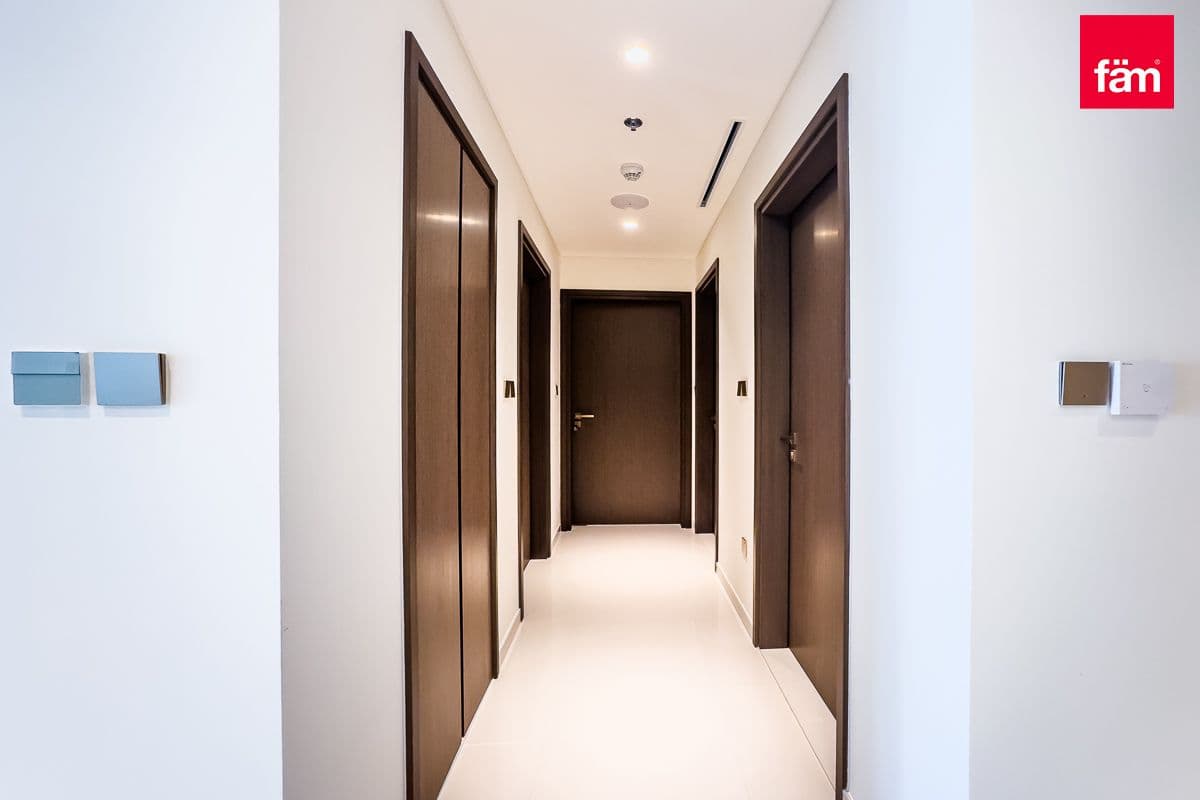 2 bedroom apartment in Grand Bleu Tower 1, photograph 11 of 20
