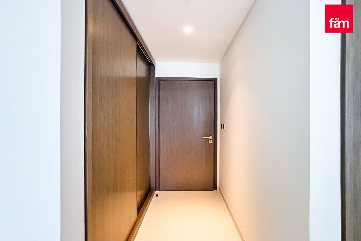 2 bedroom apartment in Grand Bleu Tower 1, photograph 16 of 20