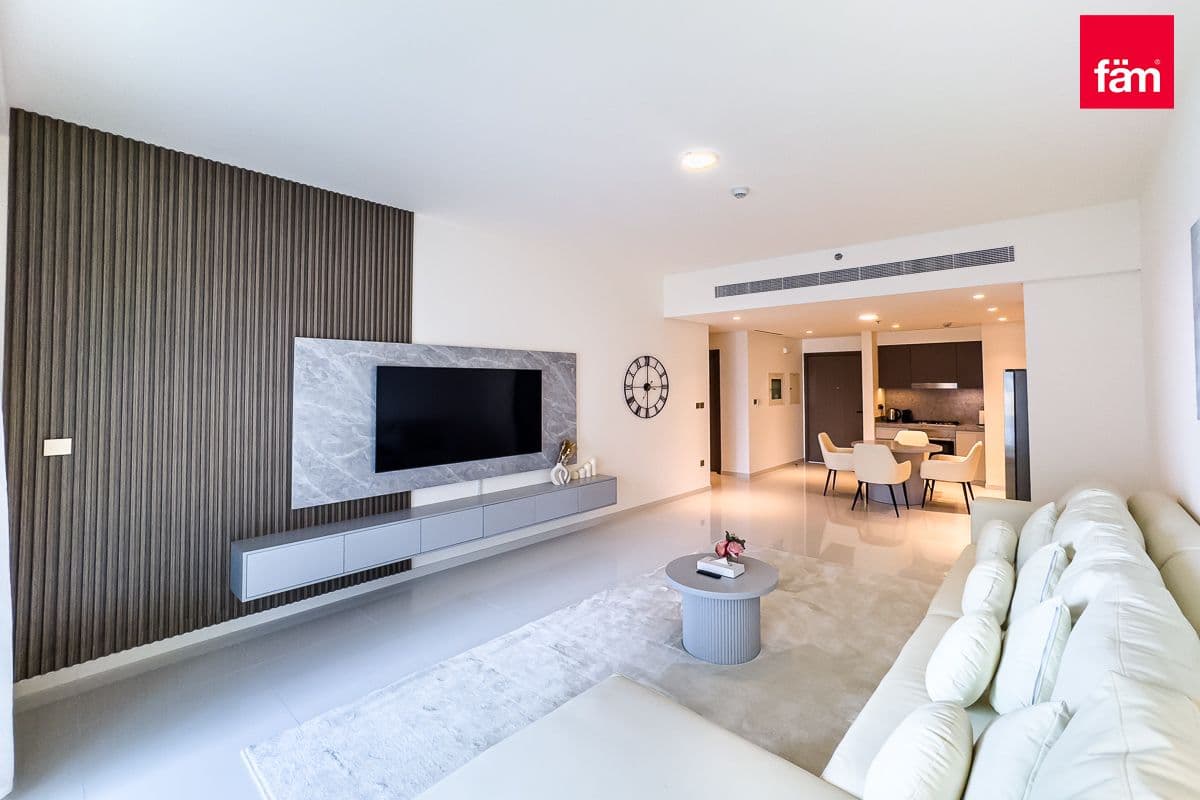 2 bedroom apartment in Grand Bleu Tower 1, photograph 1 of 20