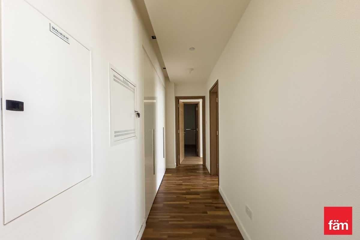 2 bedroom apartment in City Walk Building 16, photograph 2 of 14