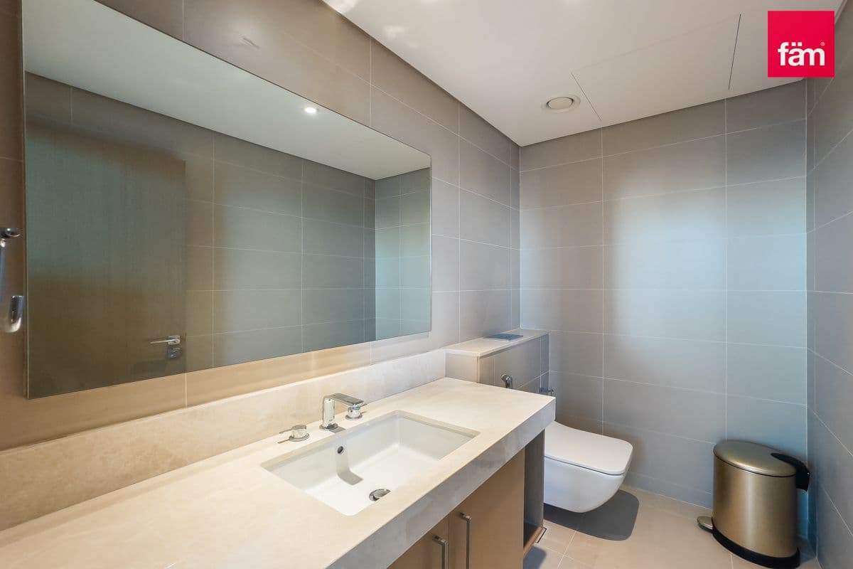 4 bedroom duplex in 5242 Tower 2, photograph 14 of 20