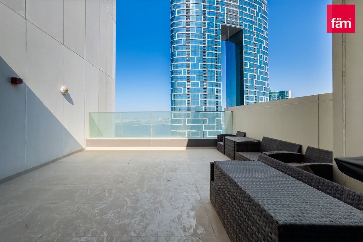 4 bedroom duplex in 5242 Tower 2, photograph 19 of 20