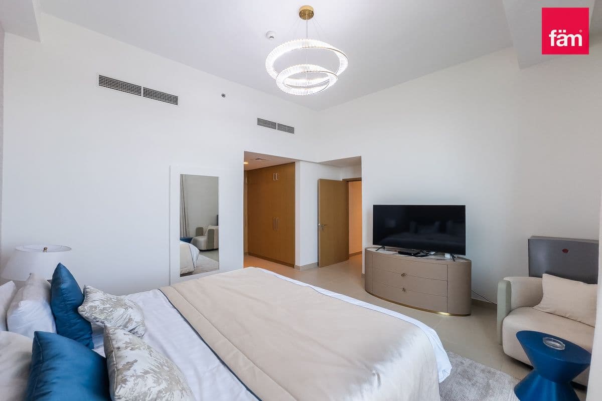 4 bedroom duplex in 5242 Tower 2, photograph 4 of 20