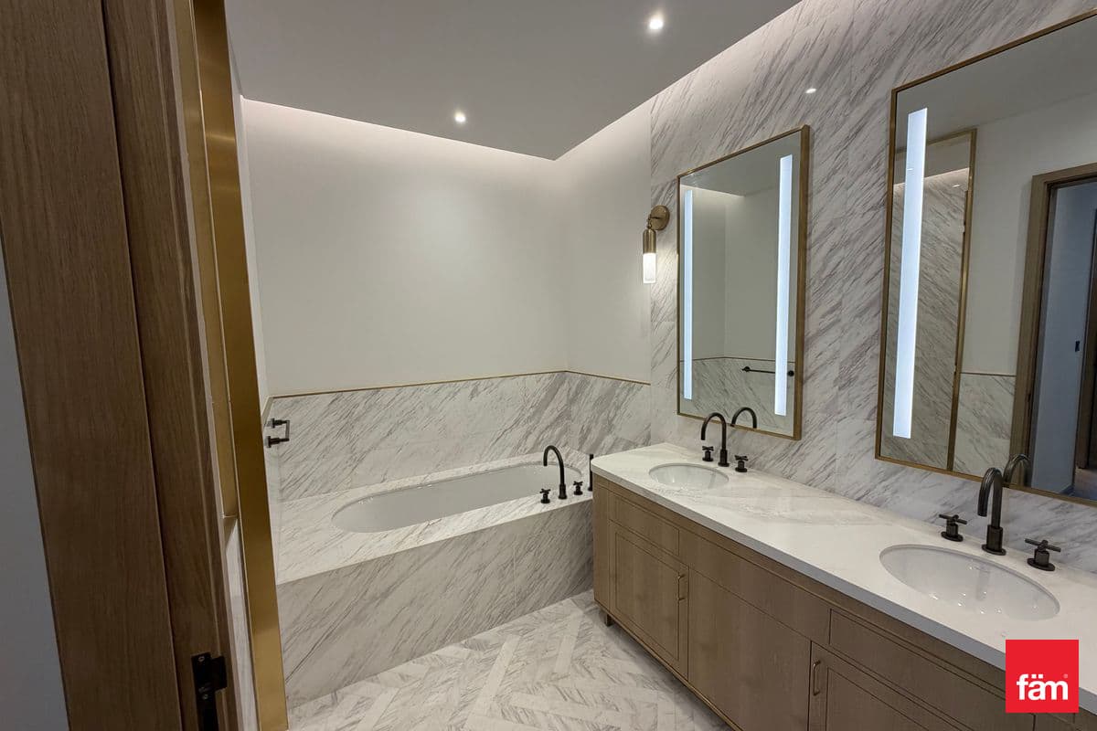 2 bedroom apartment in Jumeirah Living Business Bay, photograph 17 of 20