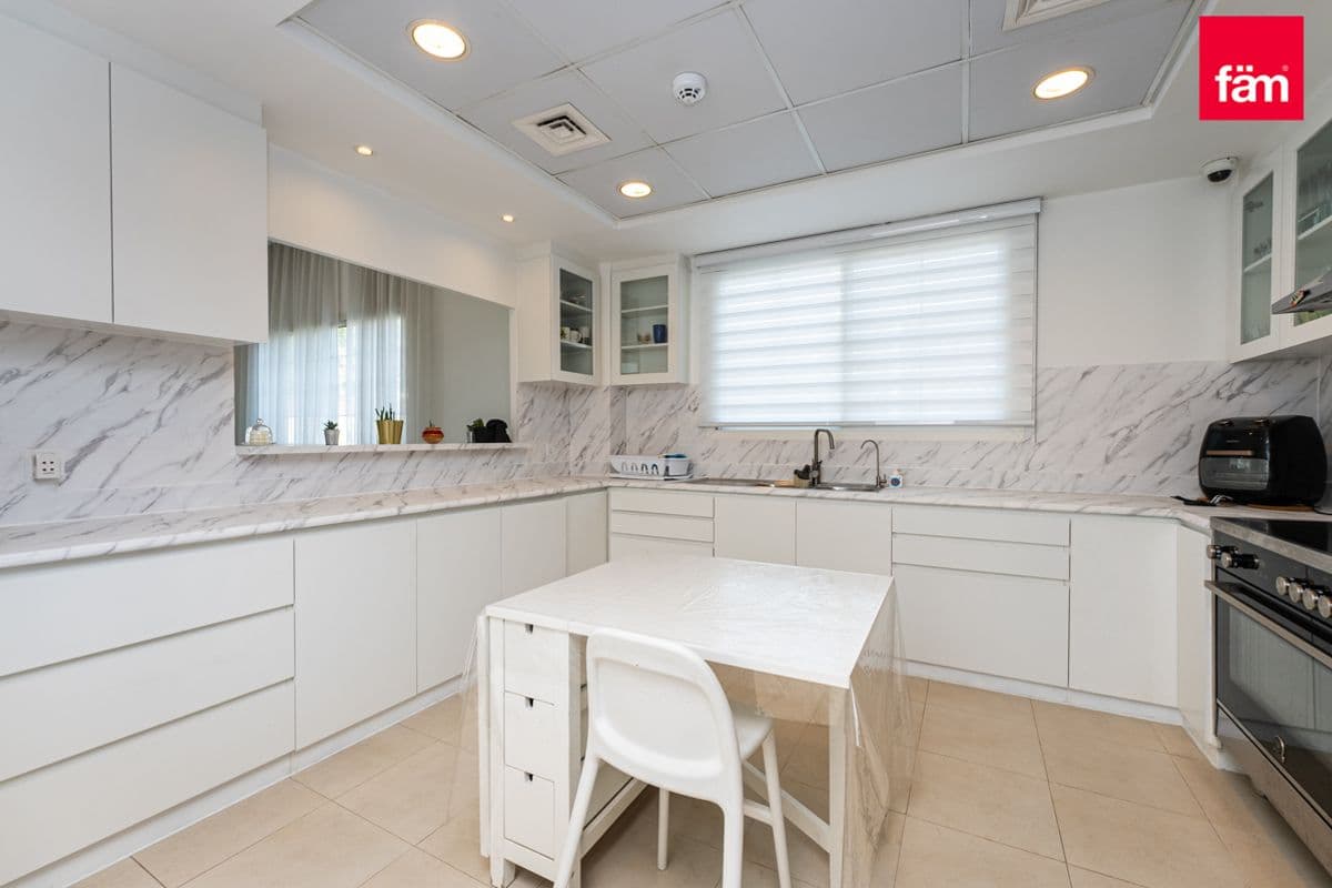 5 bedroom villa in Naseem, photograph 12 of 20