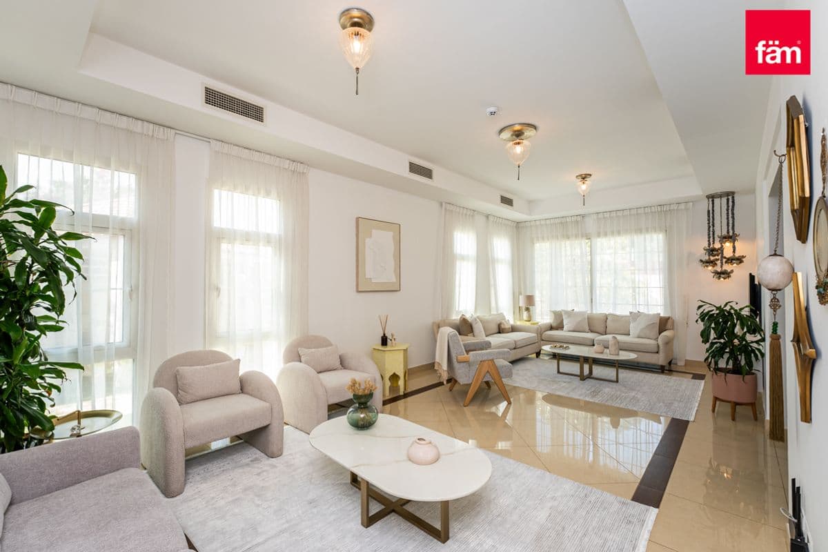 5 bedroom villa in Naseem, photograph 6 of 20