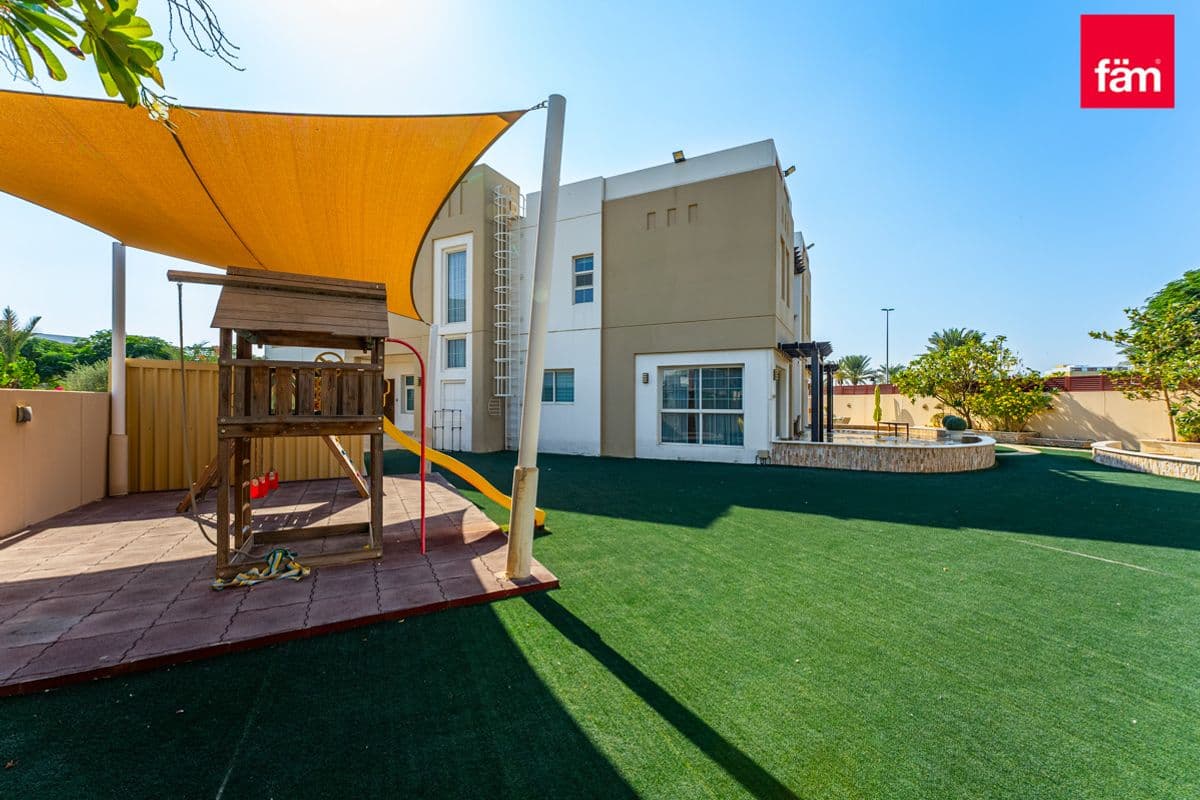 5 bedroom villa in Naseem, photograph 3 of 20
