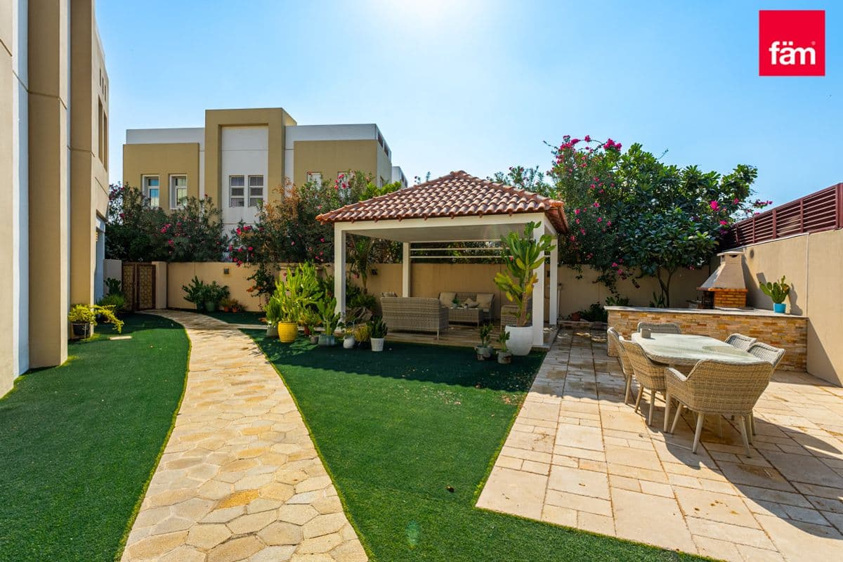 5 bedroom villa in Naseem, photograph 4 of 20