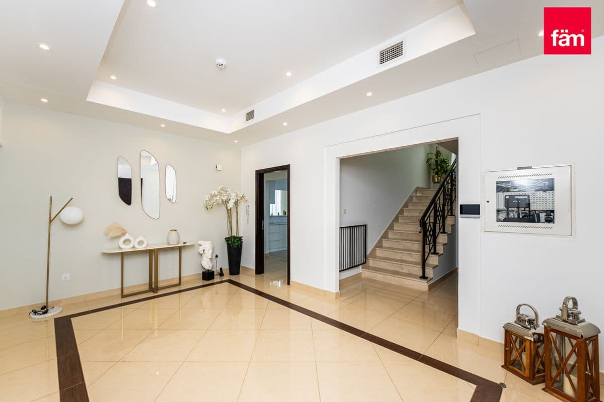5 bedroom villa in Naseem, photograph 11 of 20