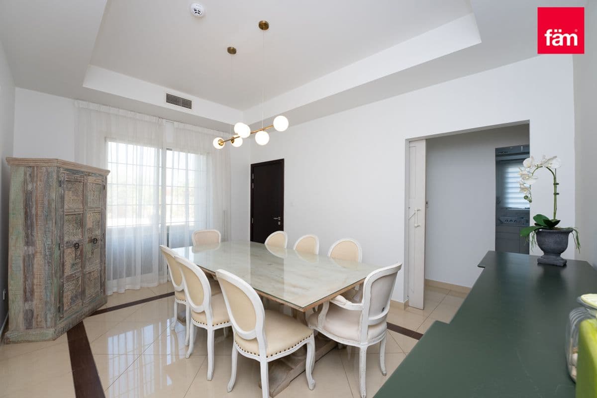 5 bedroom villa in Naseem, photograph 10 of 20
