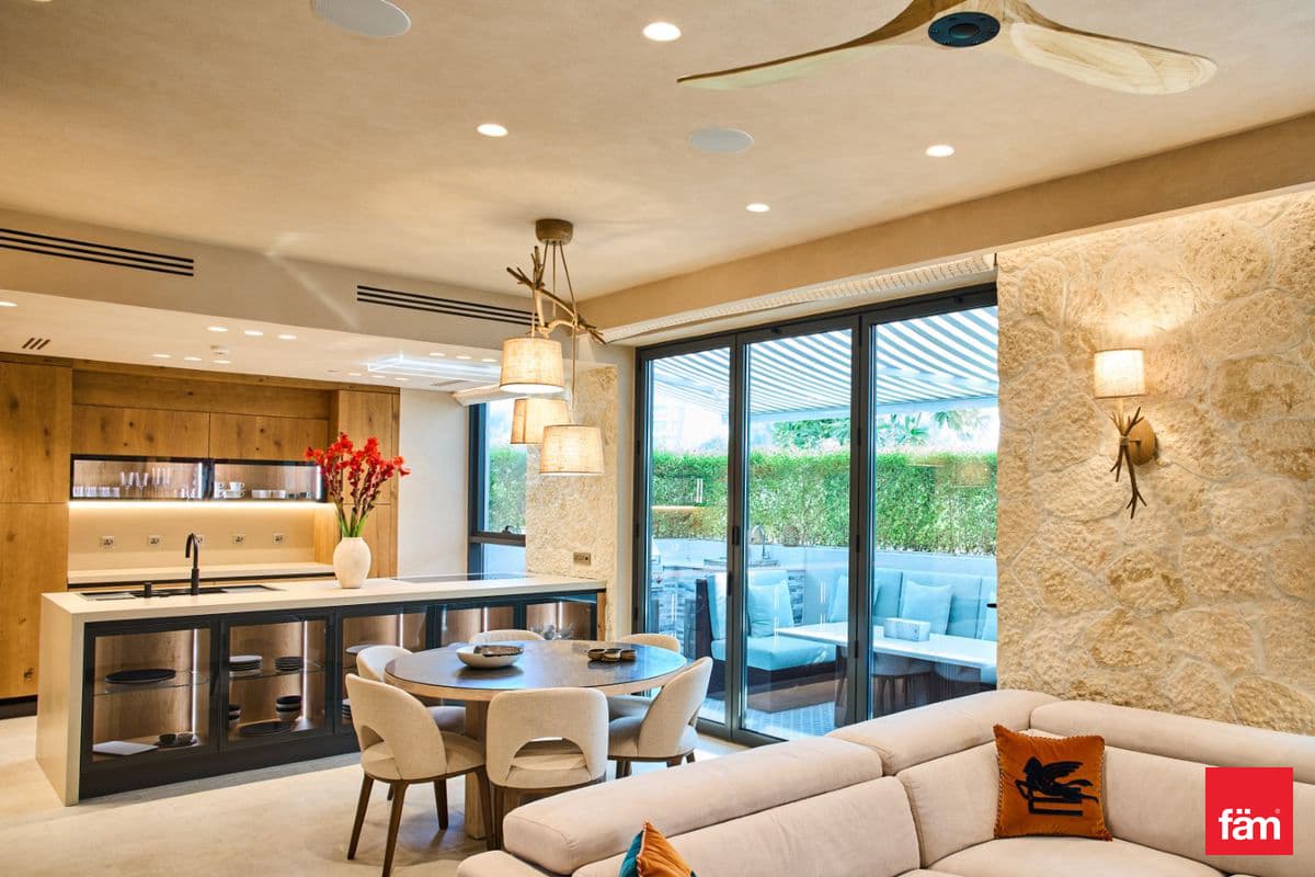 3 bedroom apartment in Park Ridge C, photograph 1 of 20