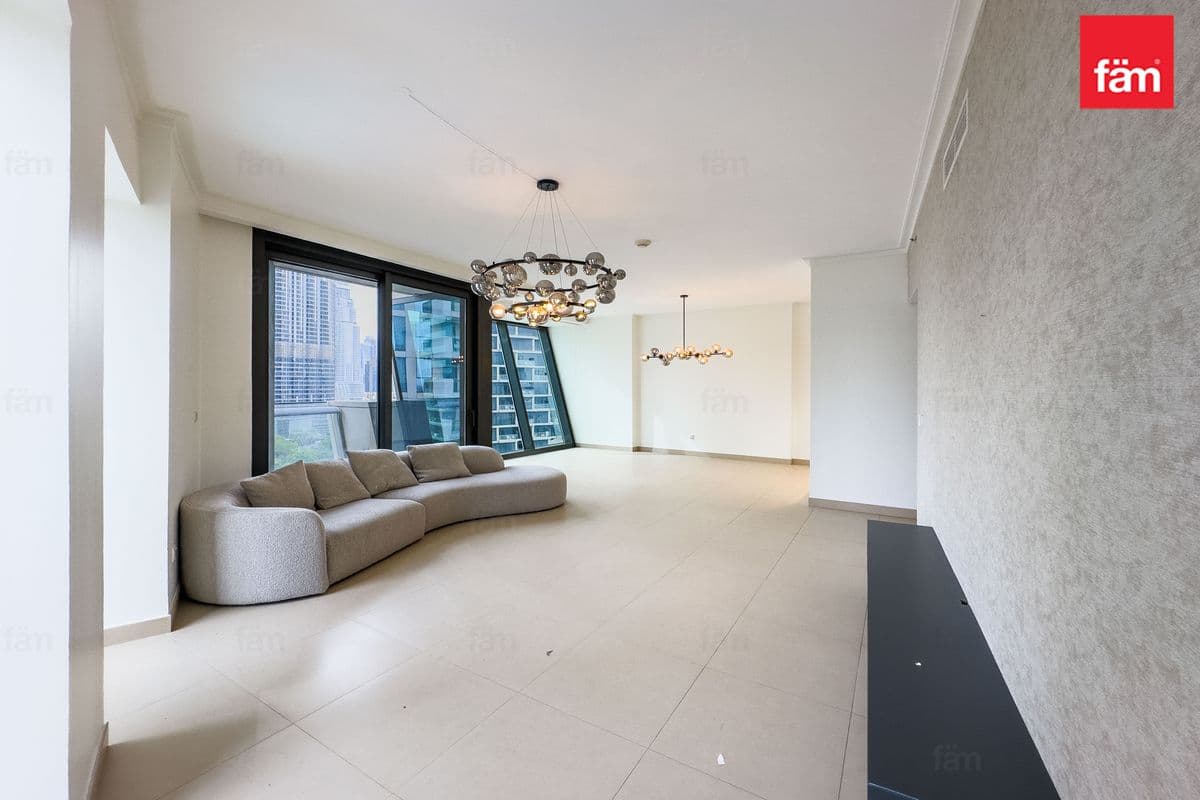 3 bedroom apartment in Burj Vista 2, photograph 2 of 20