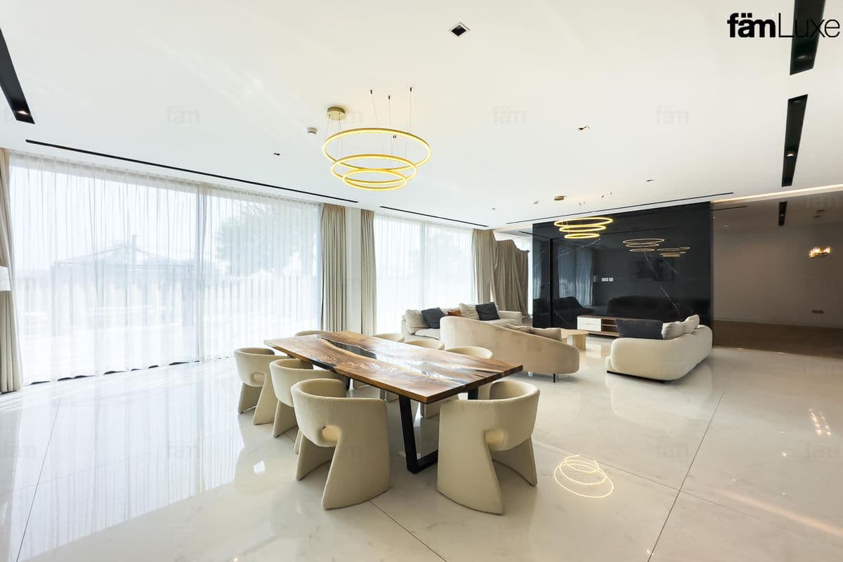 6 bedroom villa in The Fairway, photograph 9 of 20
