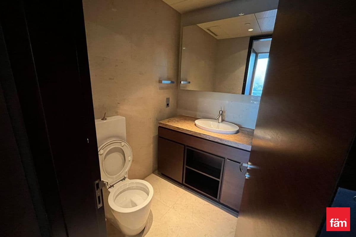 2 bedroom apartment in Burj Khalifa, photograph 14 of 16