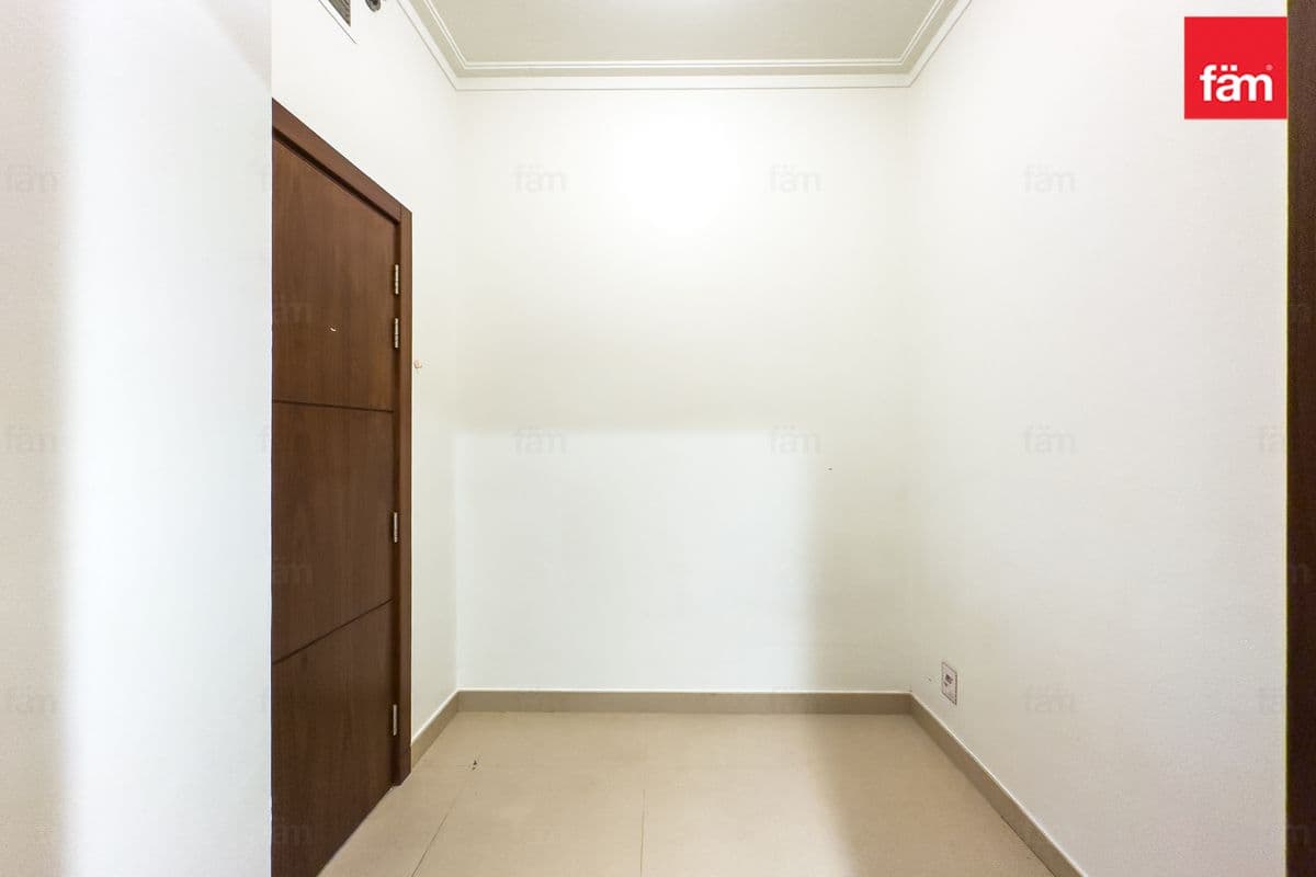 3 bedroom apartment in Burj Vista 2, photograph 12 of 20