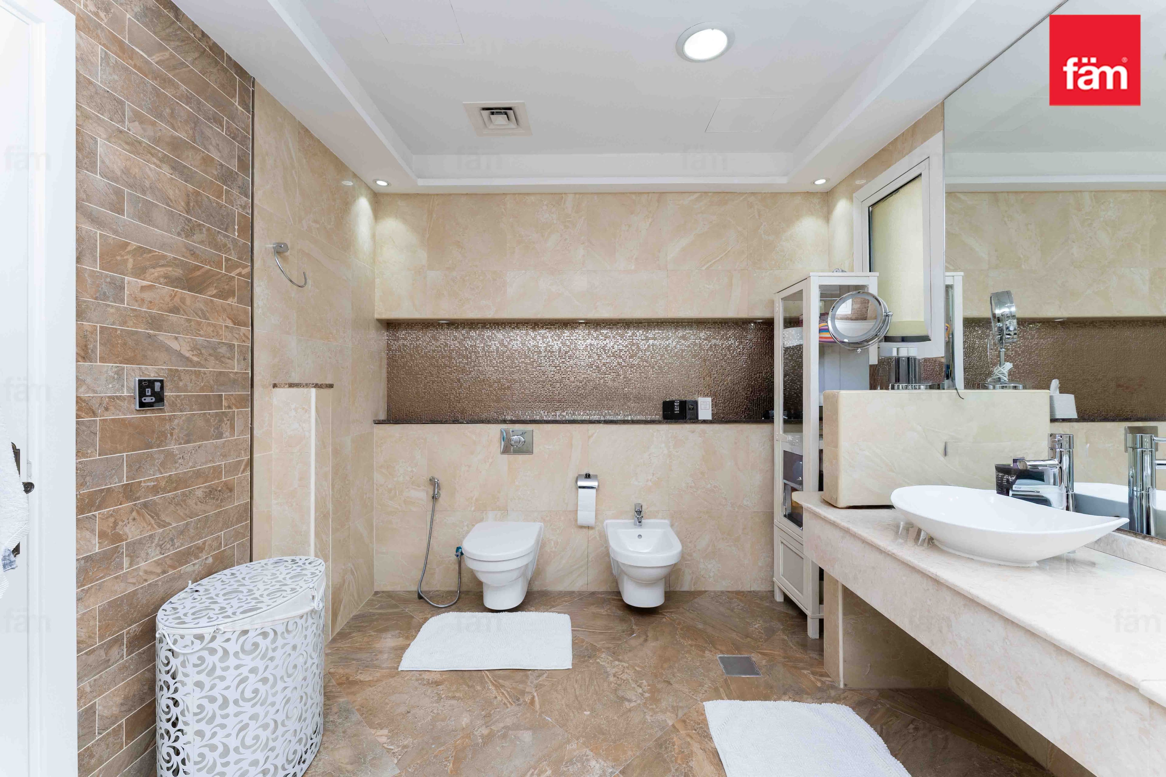 5 bedroom villa in The Centro, photograph 17 of 20
