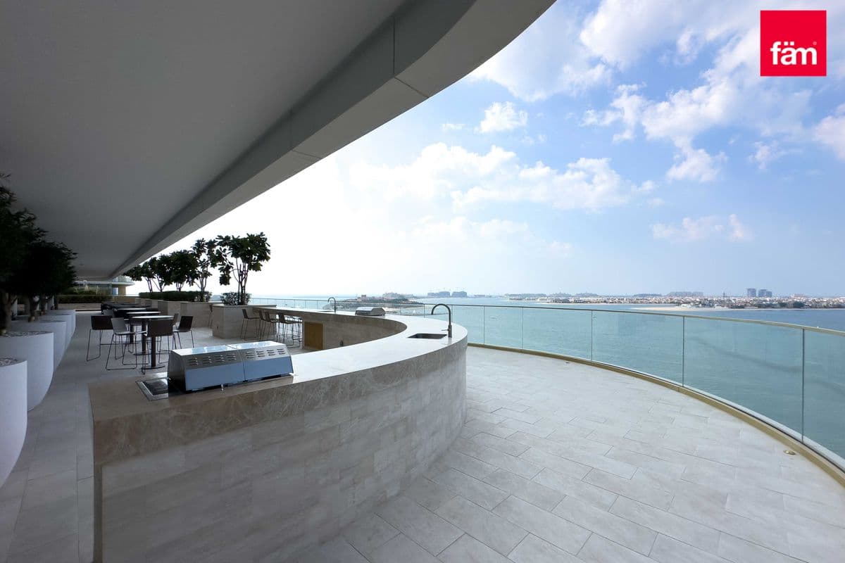 2 bedroom apartment in Grand Bleu Tower 1, photograph 1 of 20