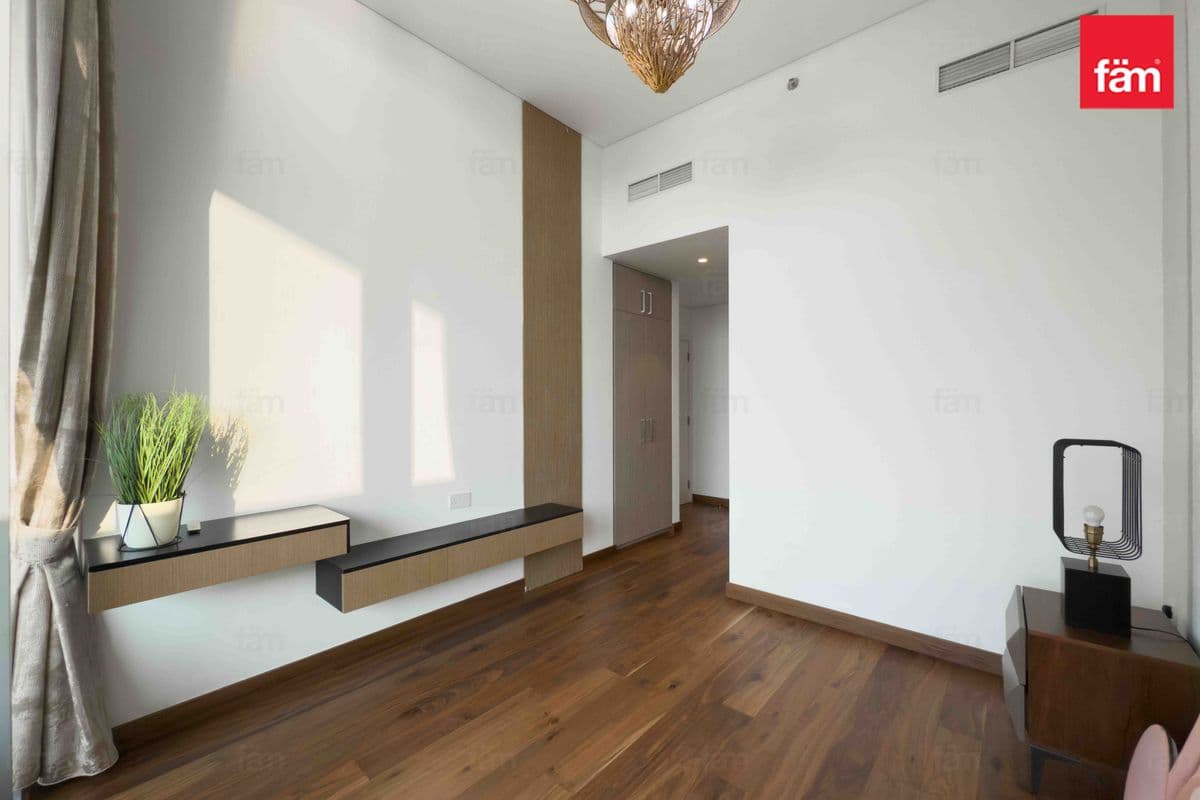 3 bedroom townhouse in The Grand, photograph 8 of 20
