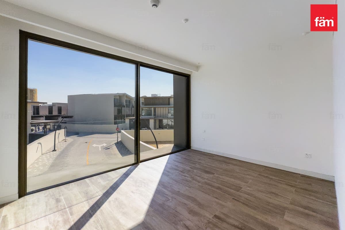 5 bedroom villa in Nad Al Sheba Gardens Phase 3, photograph 4 of 20