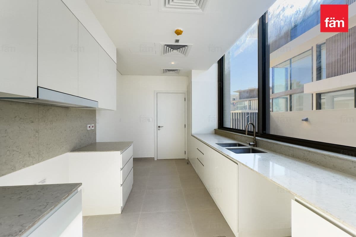 5 bedroom villa in Nad Al Sheba Gardens Phase 3, photograph 11 of 20