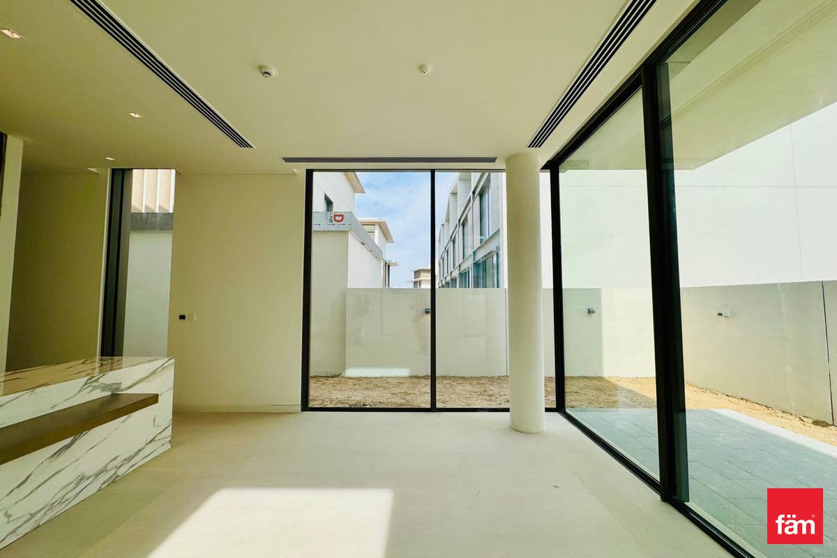 4 bedroom villa in Nad Al Sheba Gardens Phase 2, photograph 6 of 20