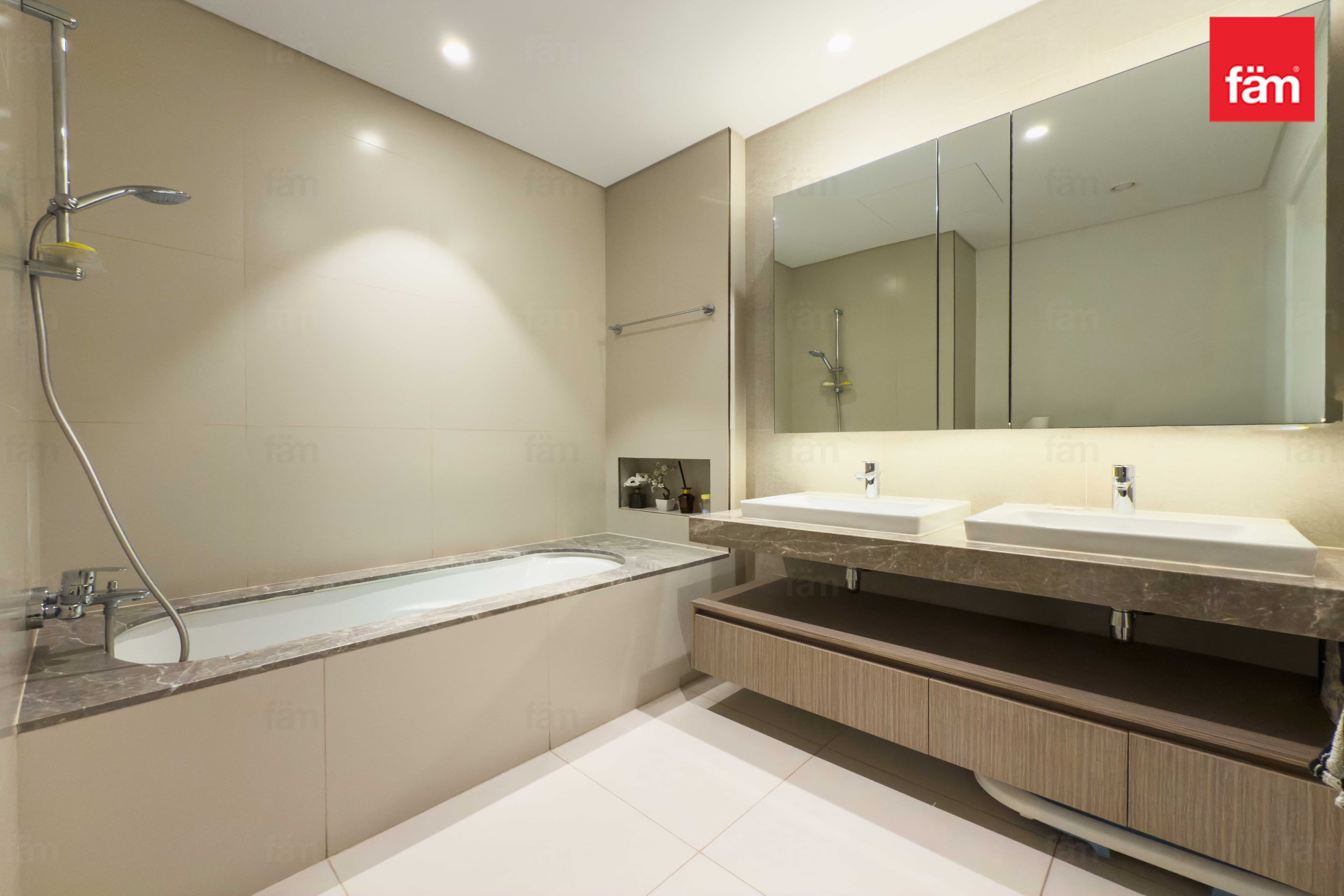 3 bedroom apartment in The Grand, photograph 6 of 20