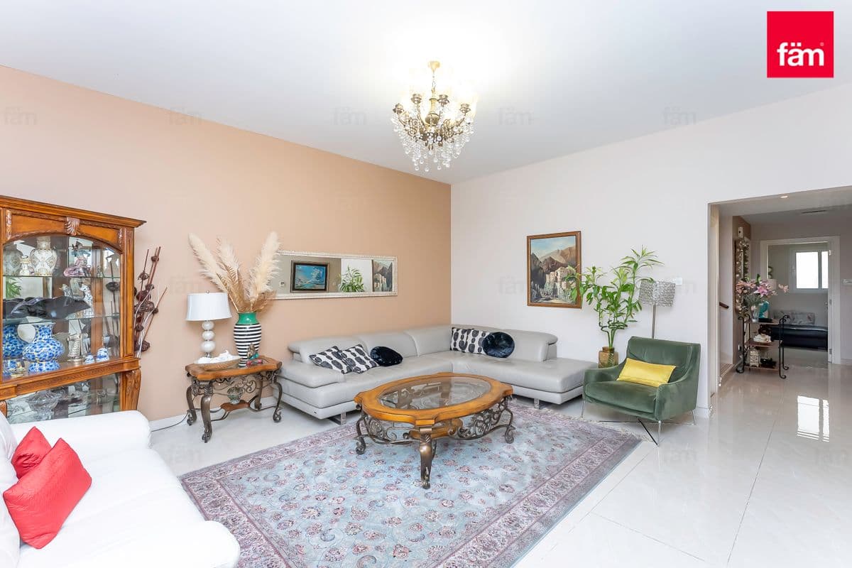 3 bedroom townhouse in Springs 8, photograph 4 of 20
