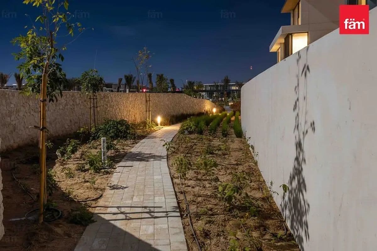 3 bedroom townhouse in Nad Al Sheba Gardens Phase 2, photograph 3 of 20