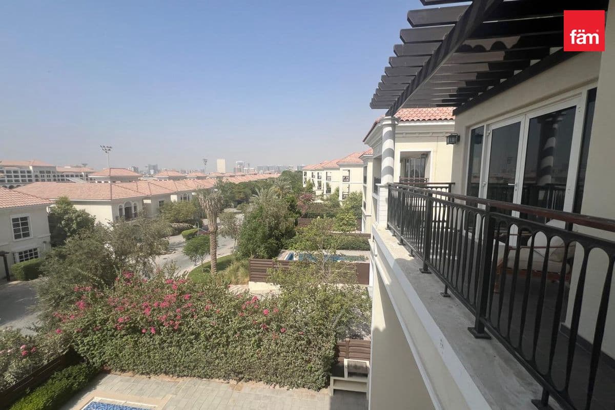 4 bedroom villa in Al Habtoor Polo Resort & Club, photograph 8 of 20