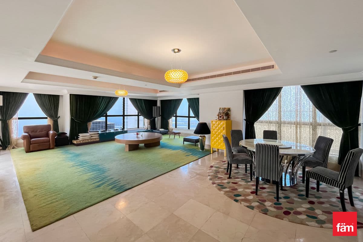 4 bedroom penthouse in Murjan 5, photograph 4 of 20
