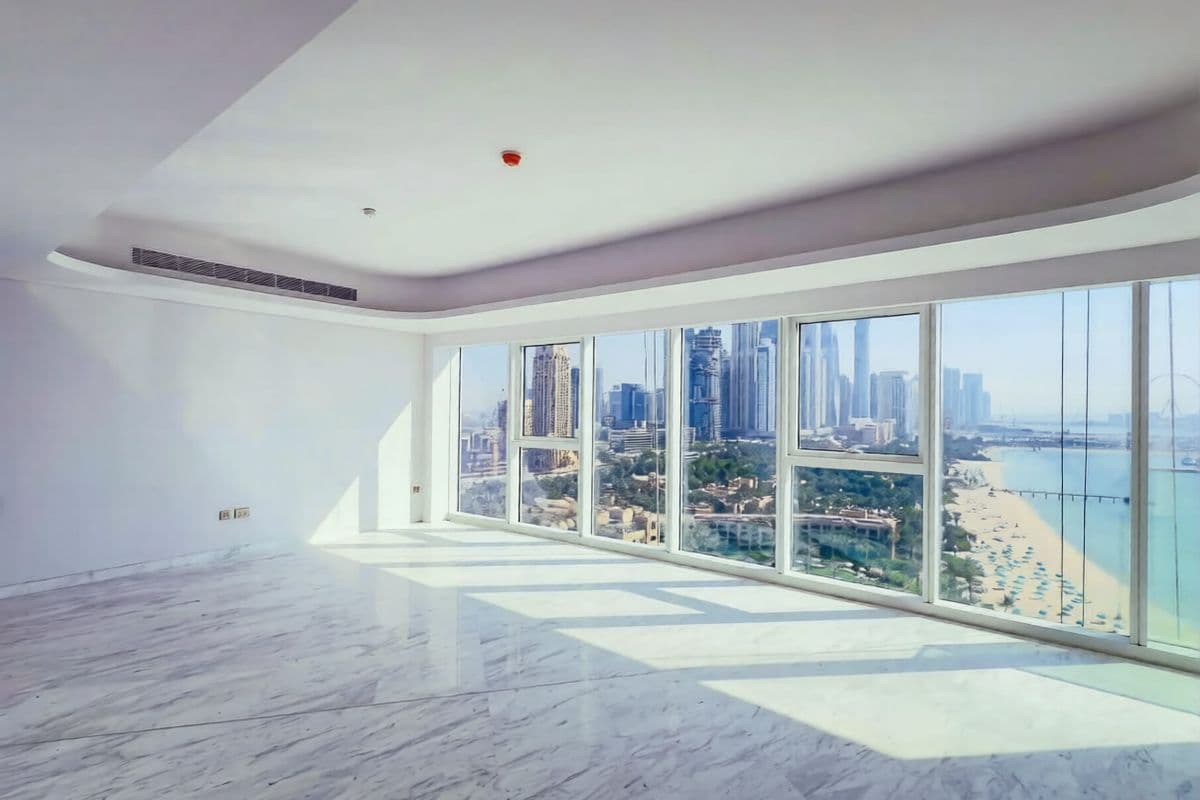 3 bedroom apartment in Palm Beach Tower 2, photograph 2 of 14