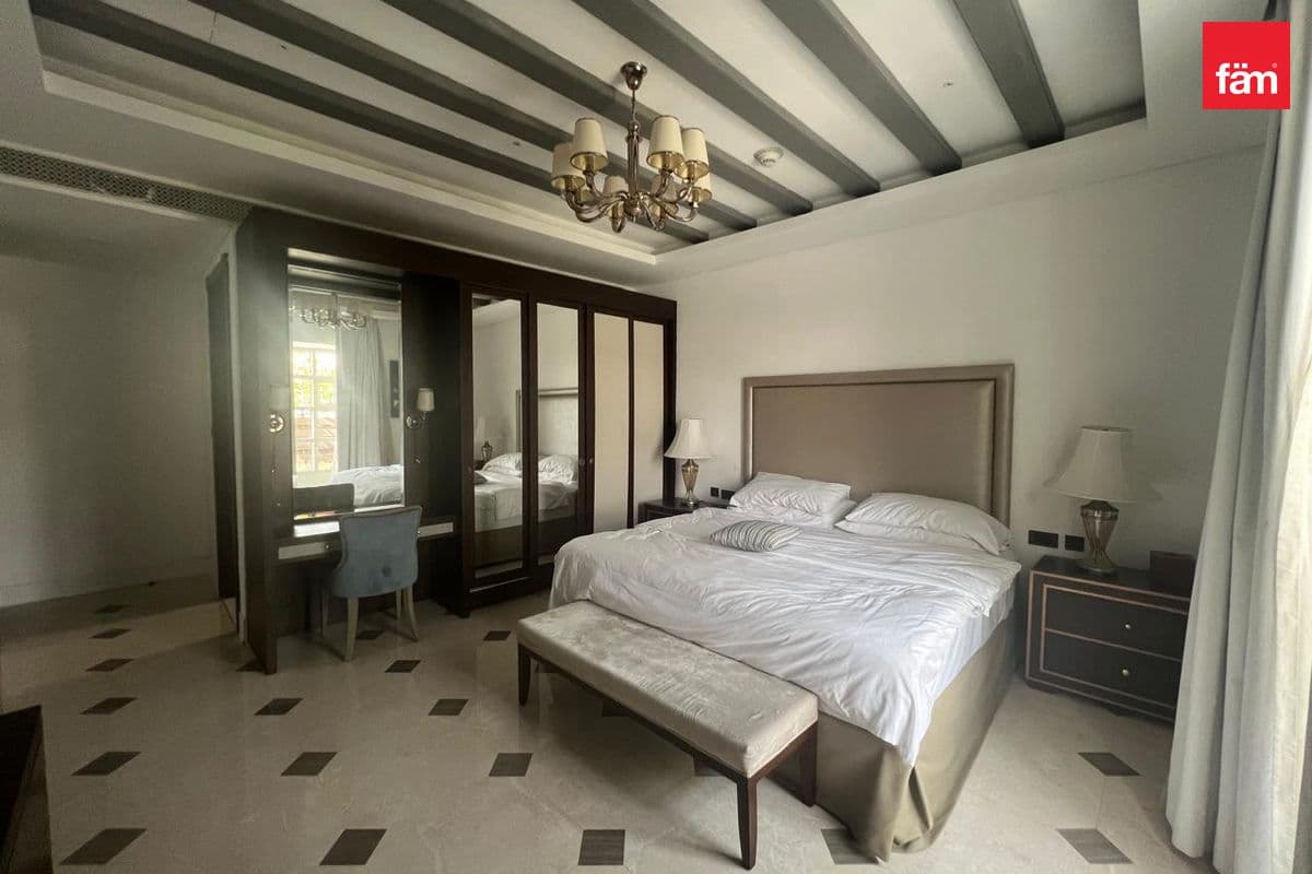 4 bedroom villa in Al Habtoor Polo Resort & Club, photograph 2 of 15