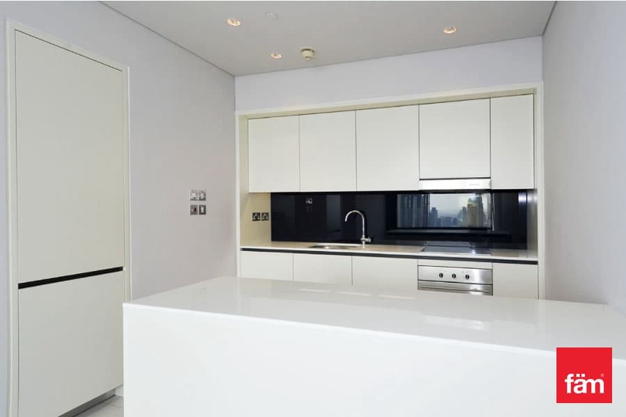 2 bedroom apartment in Index Tower, photograph 3 of 10
