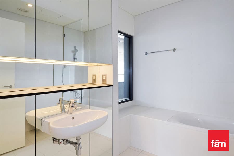 2 bedroom apartment in Index Tower, photograph 7 of 10