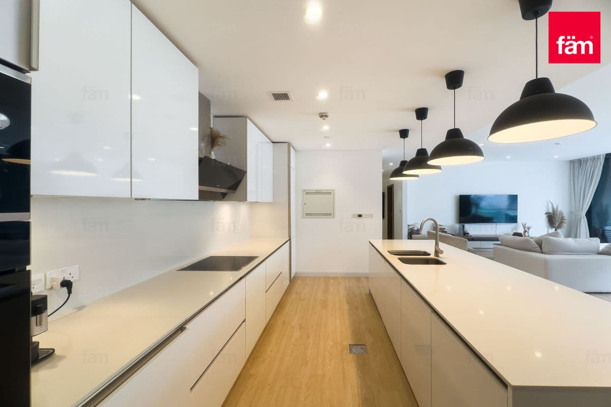 3 bedroom apartment in City Walk Building 2B, photograph 6 of 18