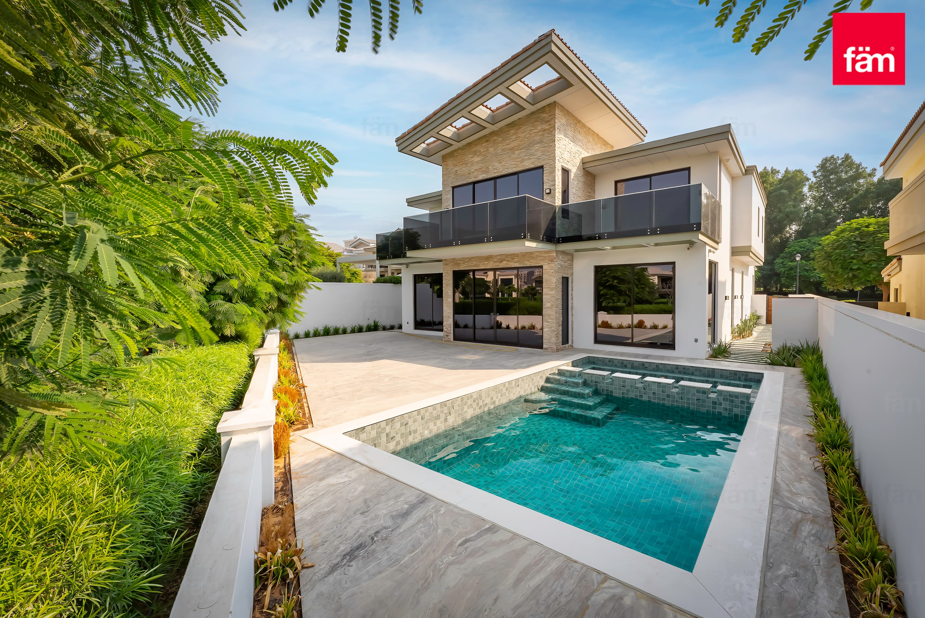 7 bedroom villa in Sanctuary Falls, photograph 1 of 17