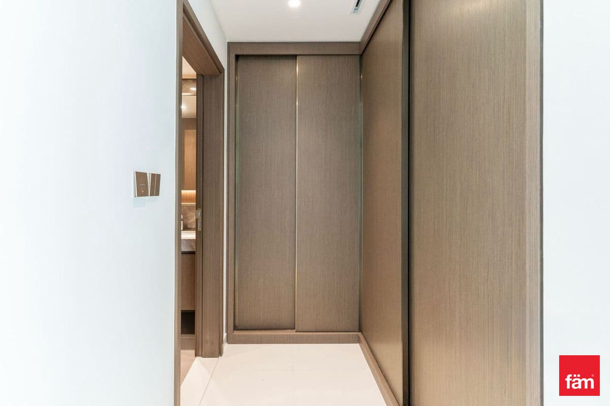 2 bedroom apartment in Grand Bleu Tower 1, photograph 4 of 10