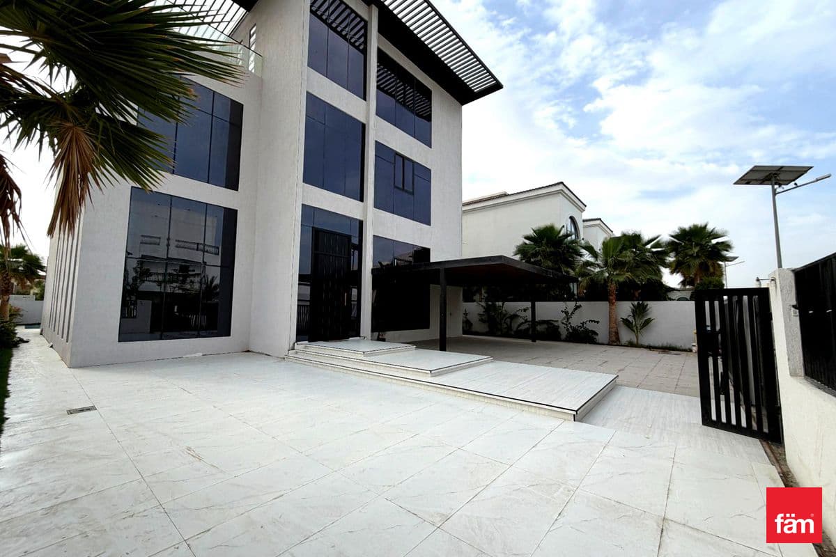 5 bedroom villa in District 6, photograph 5 of 17
