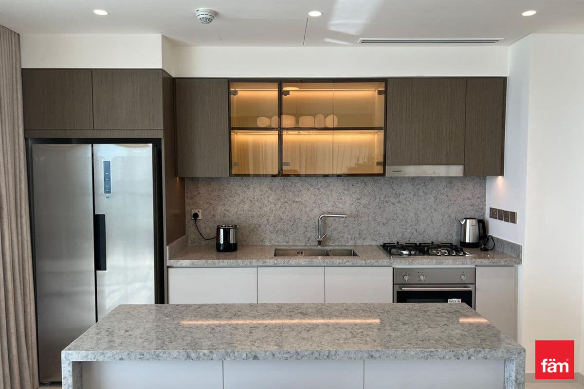 2 bedroom apartment in Grand Bleu Tower 2, photograph 12 of 14