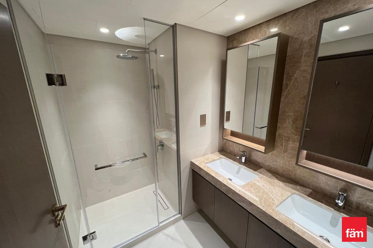 2 bedroom apartment in Grand Bleu Tower 2, photograph 13 of 14
