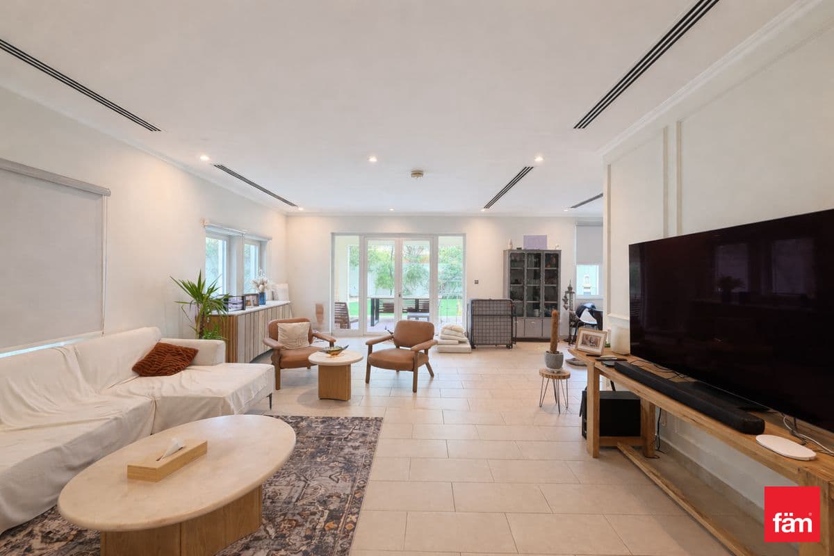 3 bedroom villa in District 7, photograph 3 of 16