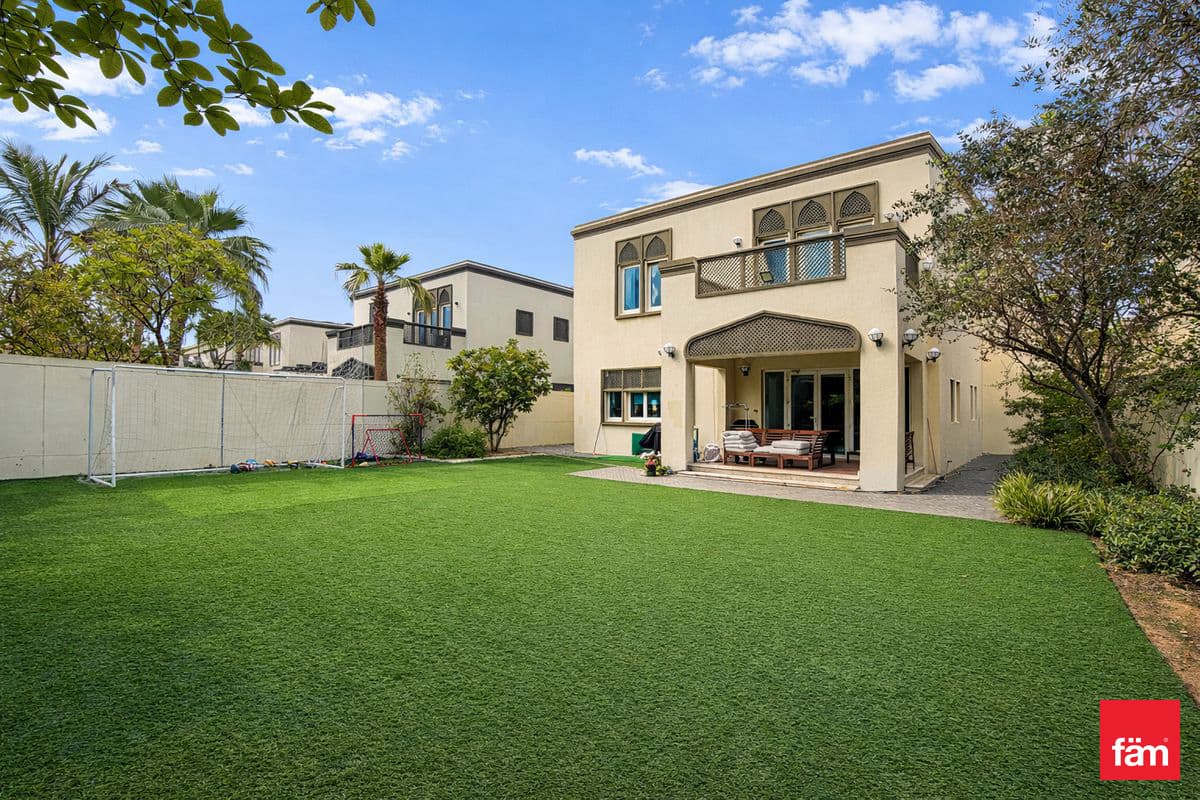 3 bedroom villa in District 7, photograph 1 of 16